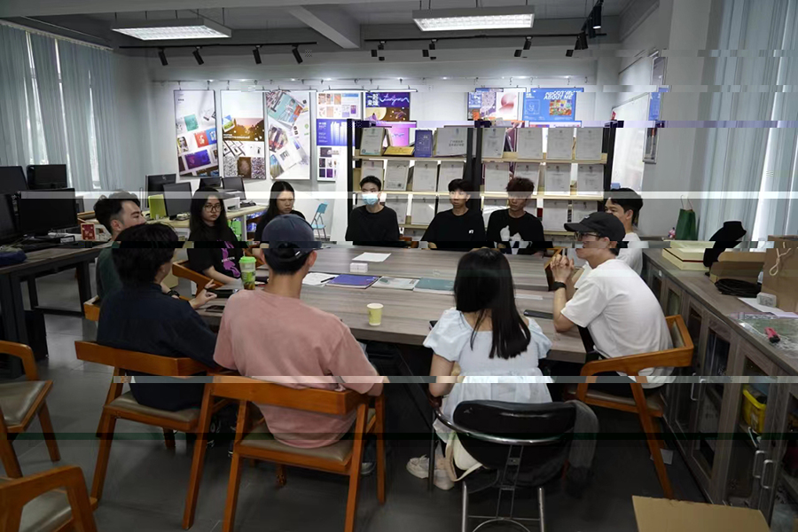 熱烈交談.jpg